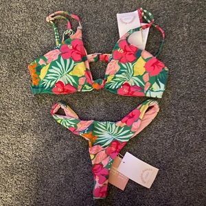Dippin’ daisys bikini set size xs bottom and small top